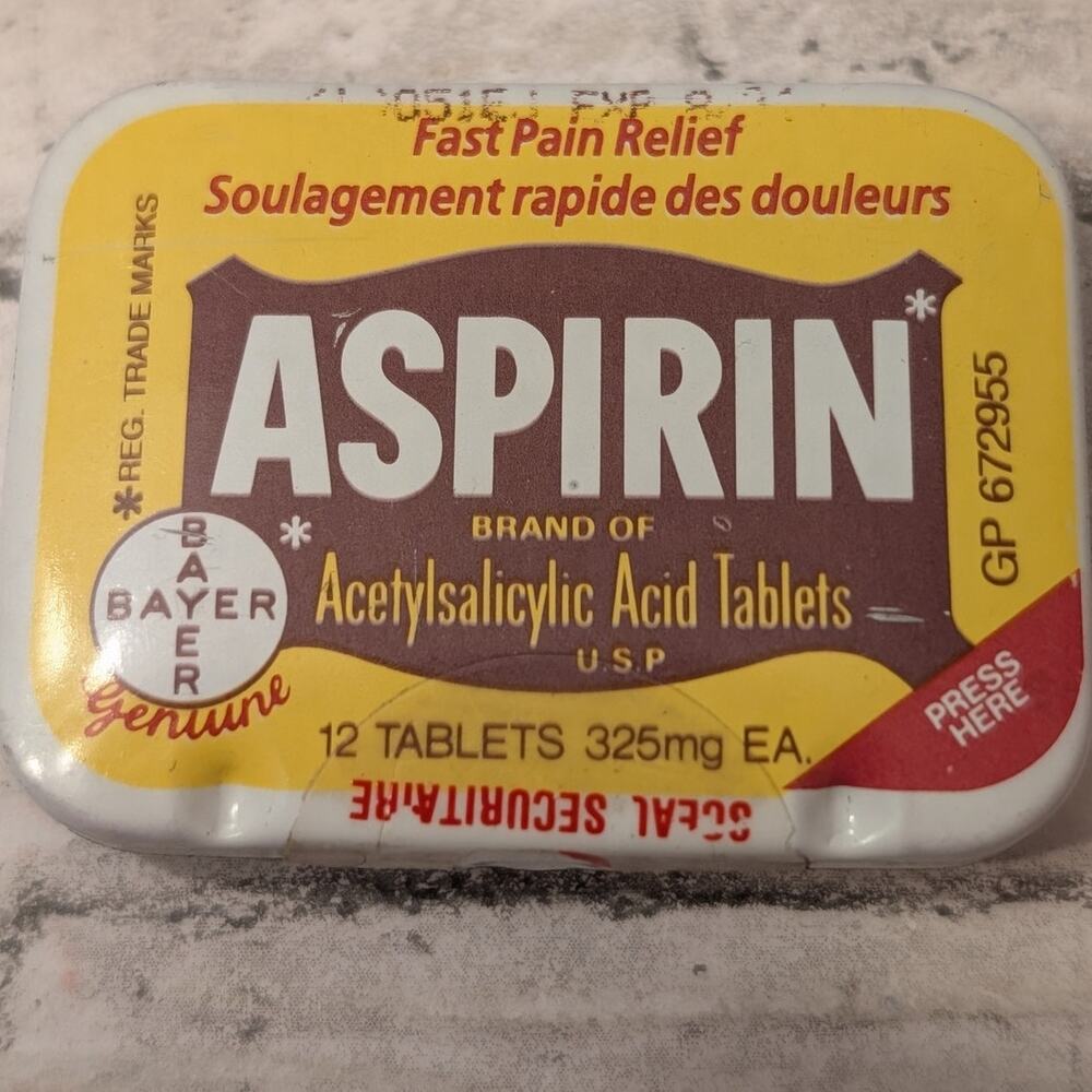 Vintage 1980 Bayer Aspirin 12 Tablet Metal Tin